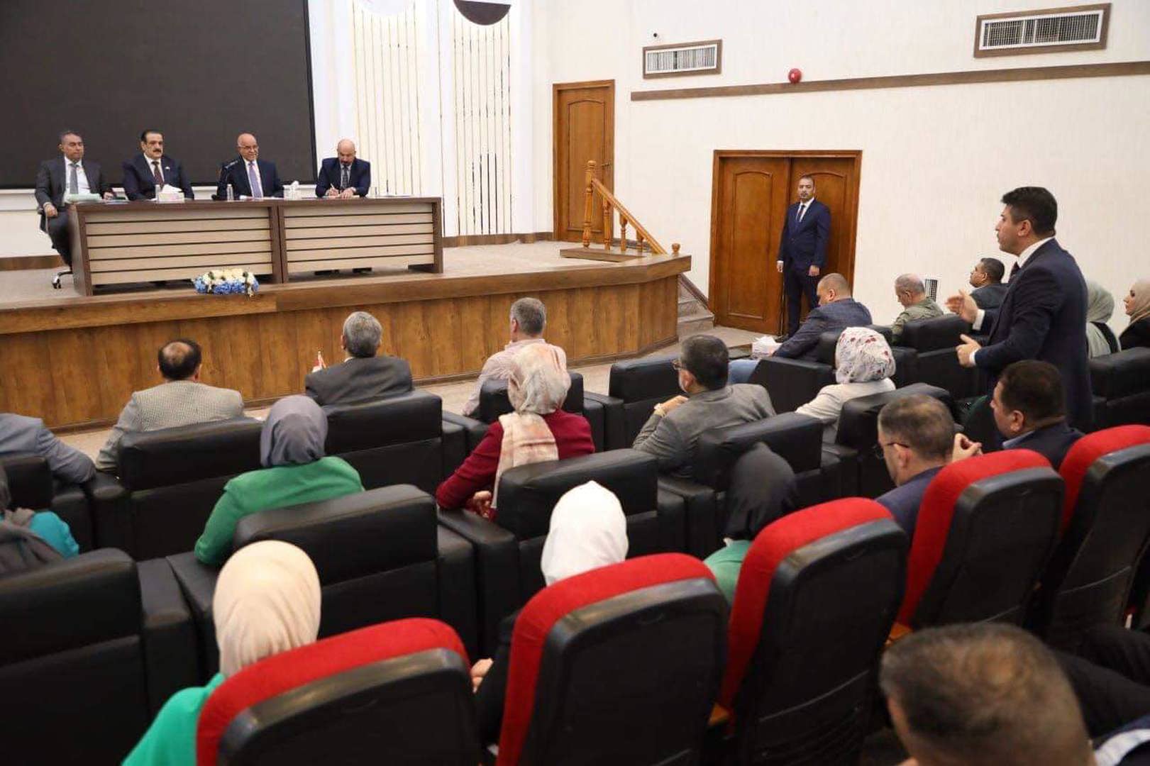 وزير الصحة يترأس اجتماعاً موسعاً مع اللجان الفنية