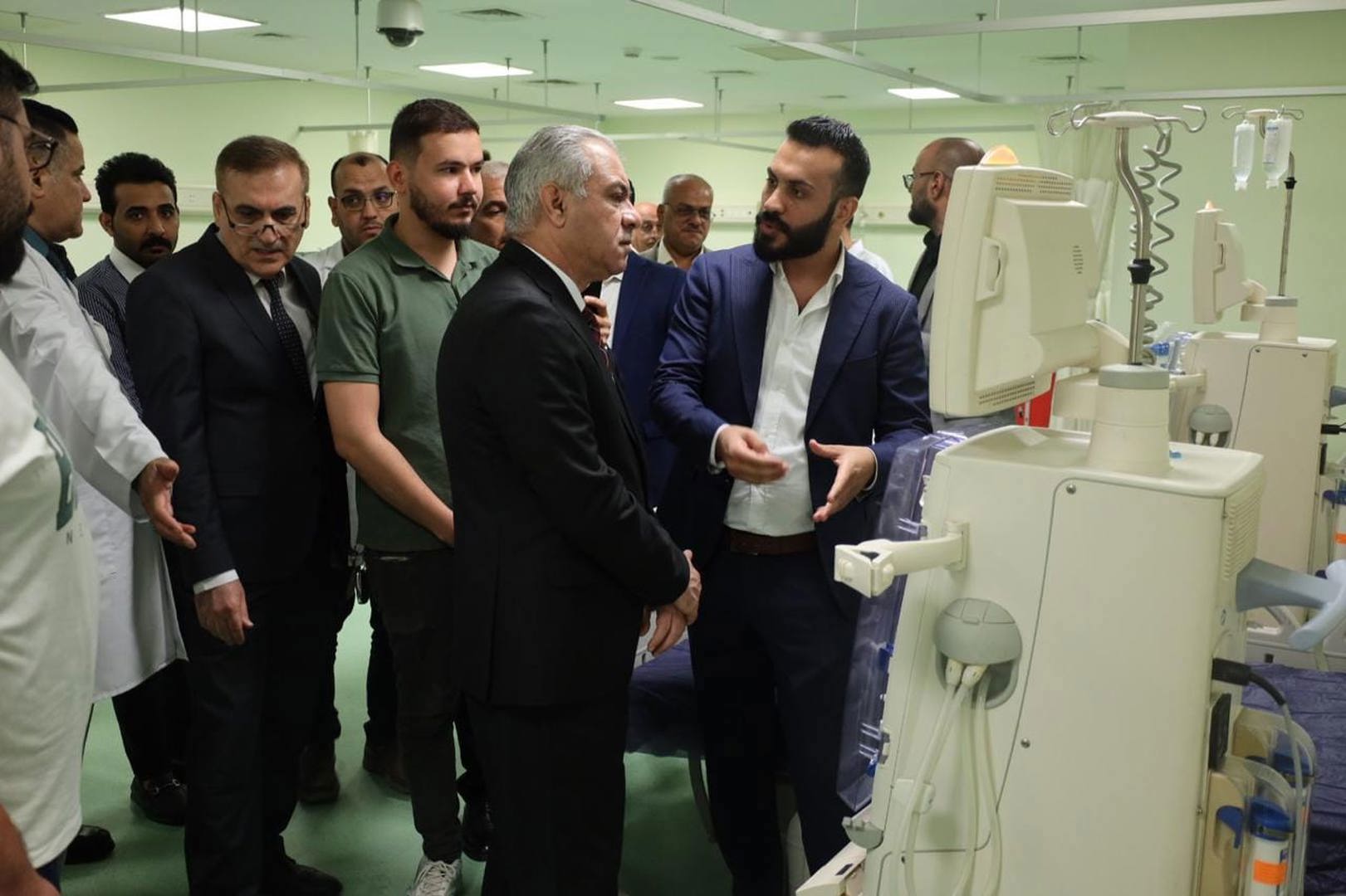 الوكيل الإداري لوزارة الصحة يفتتح مركز غسيل الكلى في مستشفى الحكيم العام