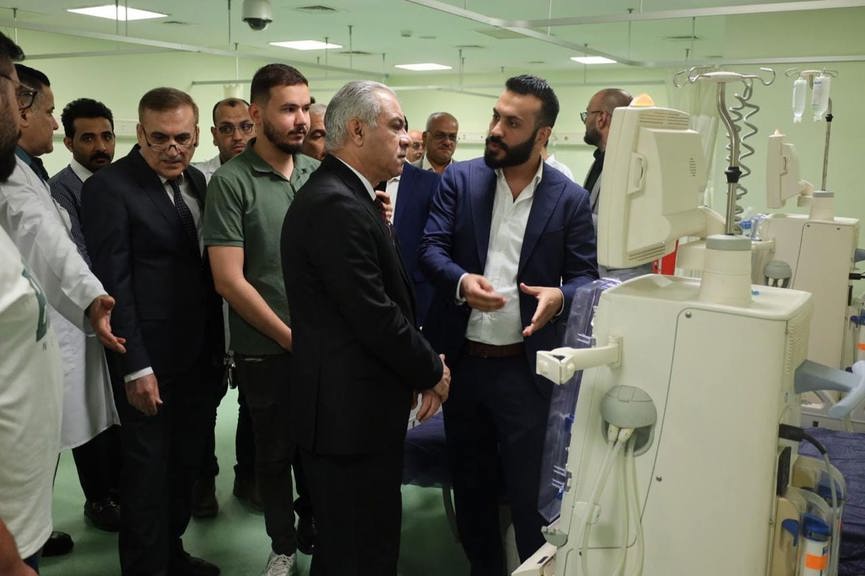 الوكيل الإداري لوزارة الصحة يفتتح مركز غسيل الكلى في مستشفى الحكيم العام